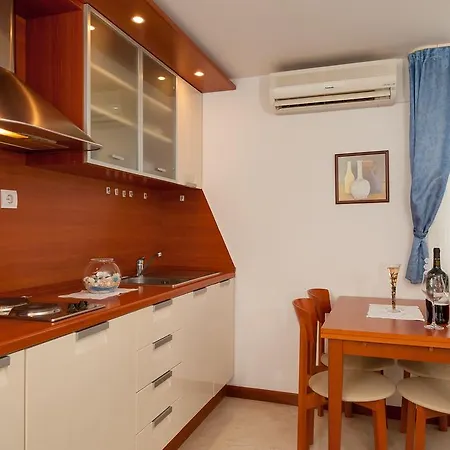 The Beach Studios & Apartments