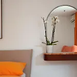 Appartement The & *