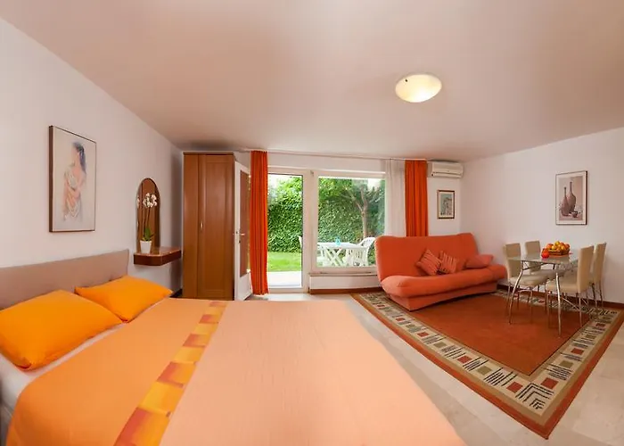Appartement The & *